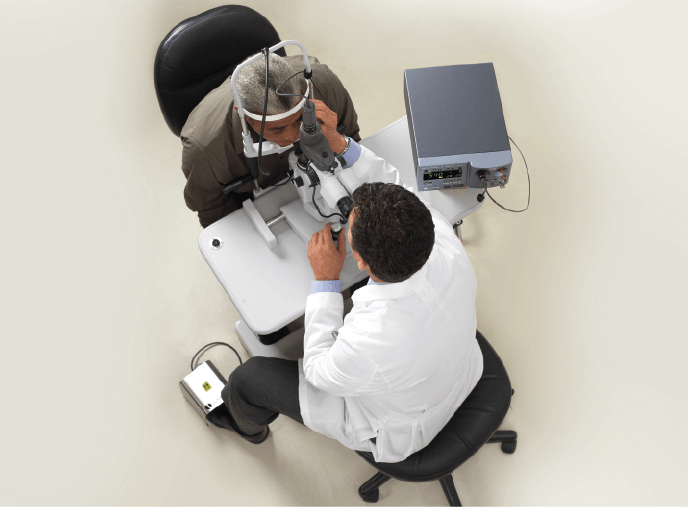 Eyes examination for a patient with Novus Spectra